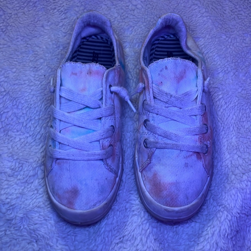 Size 7. In women. Have been worn